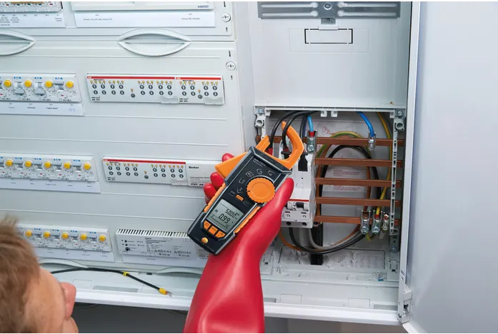 testo 770-3 - Clamp meter with Bluetooth