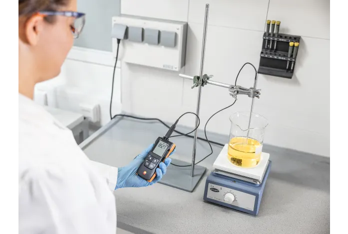 testo 110 - NTC and Pt100 temperature measuring instrument with App connection