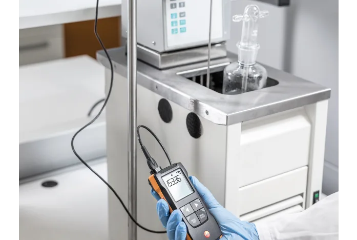 testo 110 - NTC and Pt100 temperature measuring instrument with App connection