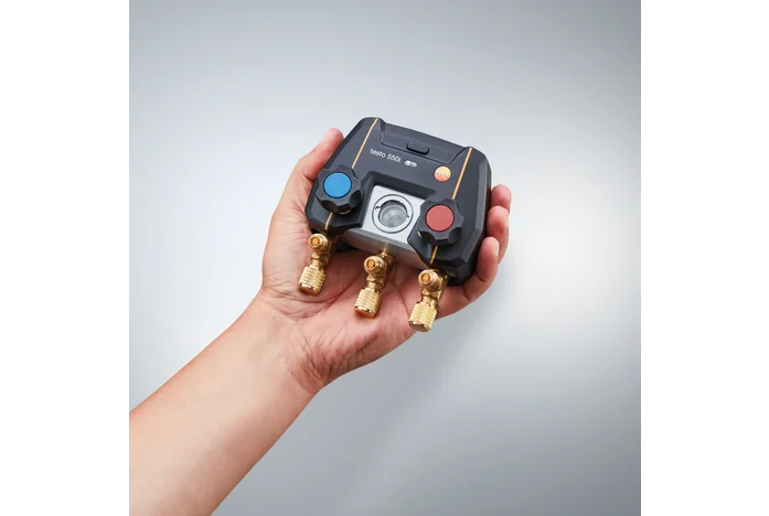 testo 550i - App-controlled digital manifold with Bluetooth and 2-way valve block