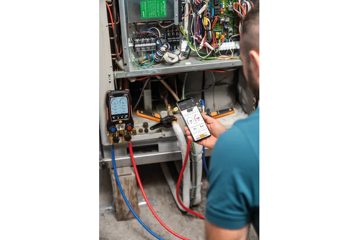 testo 557s - Smart digital manifold with Bluetooth and 4-way valve block